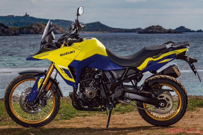 SUZUKI V-STROM800DE(2023年モデル)左サイドビュー