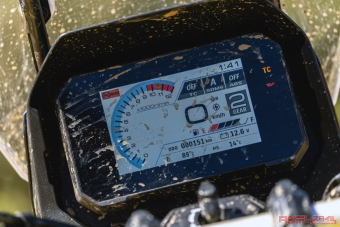 SUZUKI V-STROM800DE(2023年モデル)液晶メーター