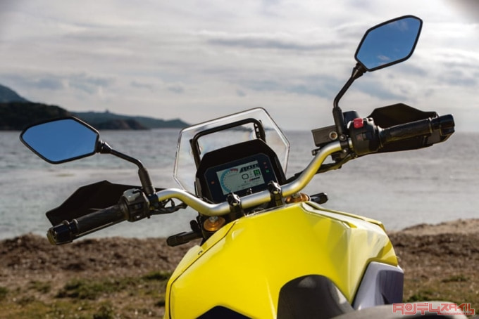 SUZUKI V-STROM800DE(2023年モデル)ハンドル