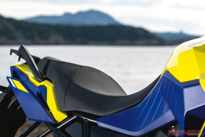 SUZUKI V-STROM800DE(2023年モデル)シート