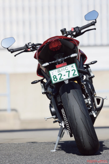 TRIUMPH STREET TRIPLE 765 RS(2023年モデル)リヤビュー