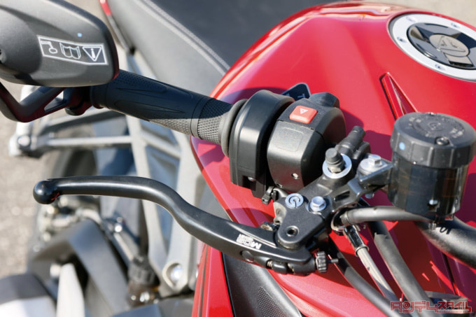 TRIUMPH STREET TRIPLE 765 RS(2023年モデル)ブレーキ