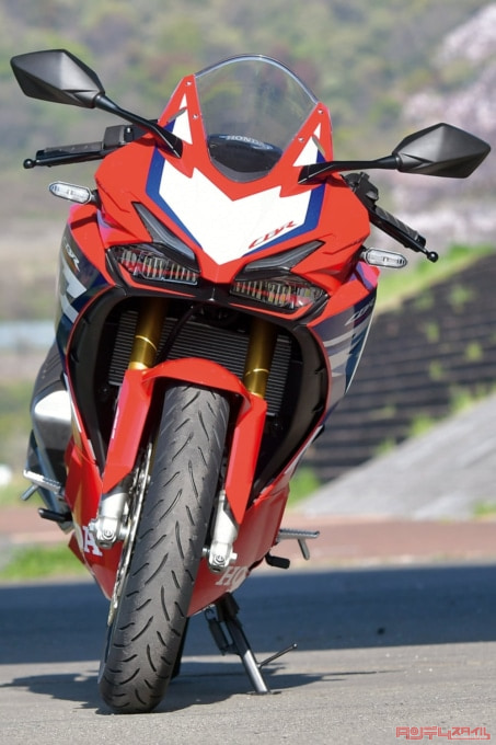 HONDA CBR250RR(2023年モデル)フロントビュー
