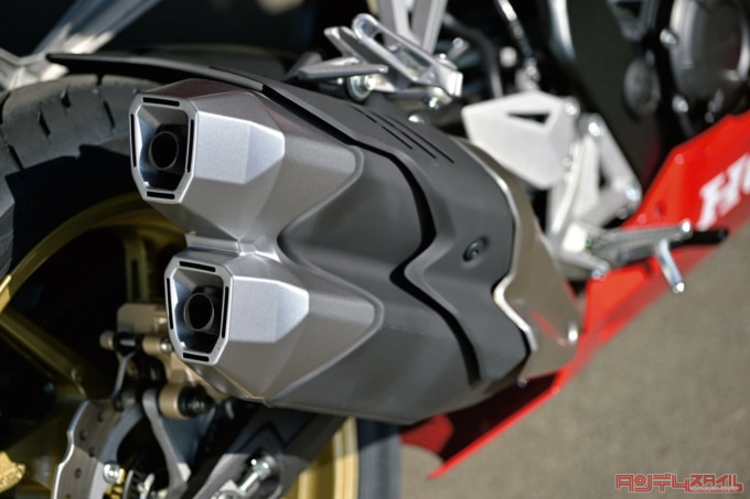 HONDA CBR250RR(2023年モデル)マフラー