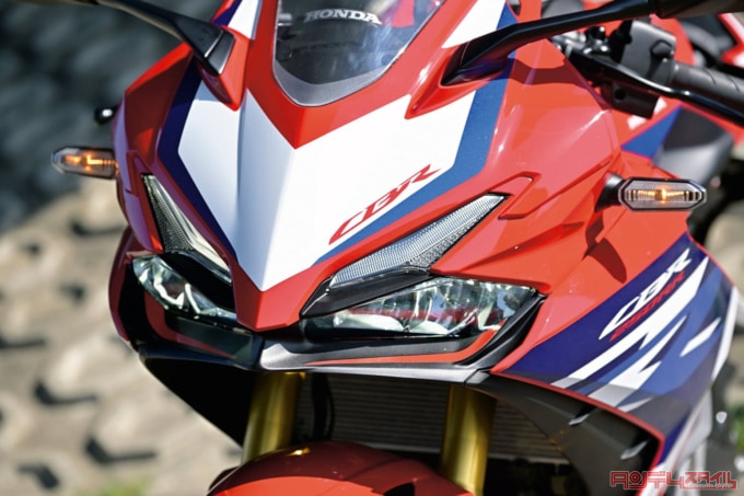 HONDA CBR250RR(2023年モデル)ヘッドライト