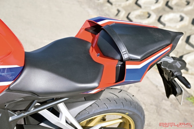 HONDA CBR250RR(2023年モデル)シート