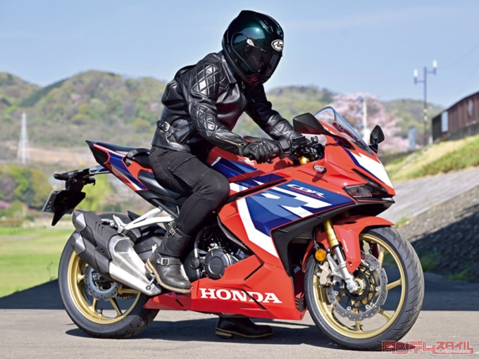HONDA CBR250RR(2023年モデル)乗車姿勢