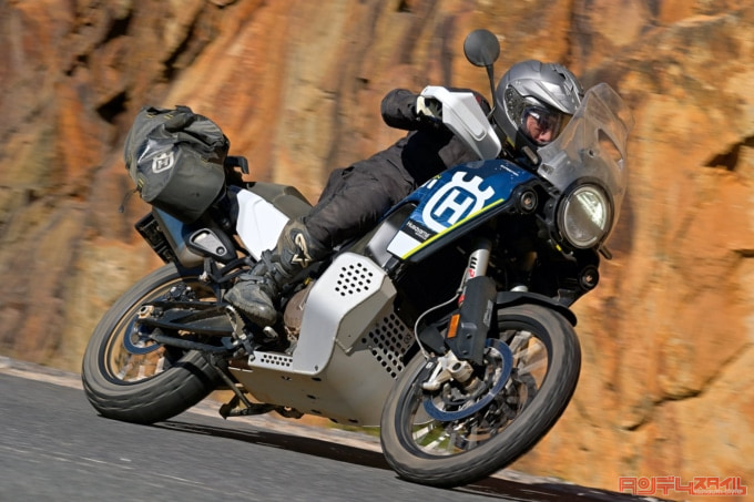HUSQVARNA MOTORCYCLES NORDEN901 EXPEDITION(2023年モデル)走行