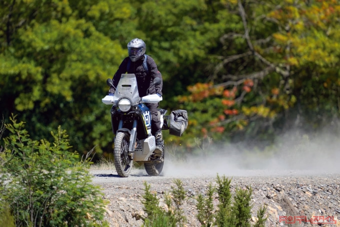 HUSQVARNA MOTORCYCLES NORDEN901 EXPEDITION(2023年モデル)走行