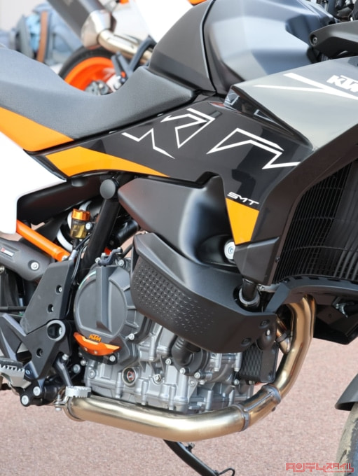 KTM 890SMT(2023年モデル)エンジン