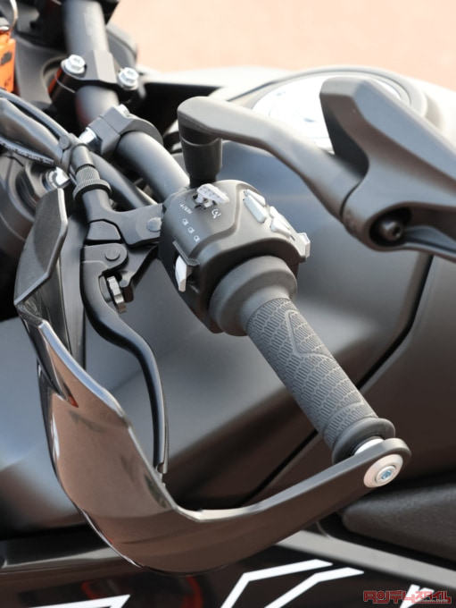 KTM 890SMT(2023年モデル)左ハンドル