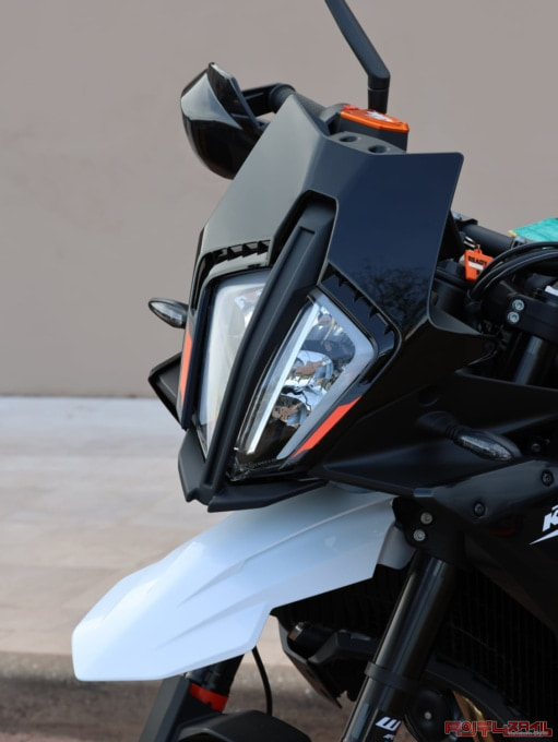 KTM 890SMT(2023年モデル)フロントマスク