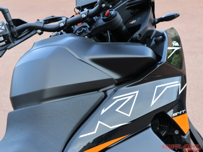 KTM 890SMT(2023年モデル)タンク