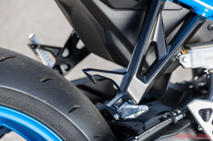 SUZUKI GSX-8S(2023年モデル)タンデムステップ