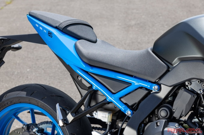SUZUKI GSX-8S(2023年モデル)シート