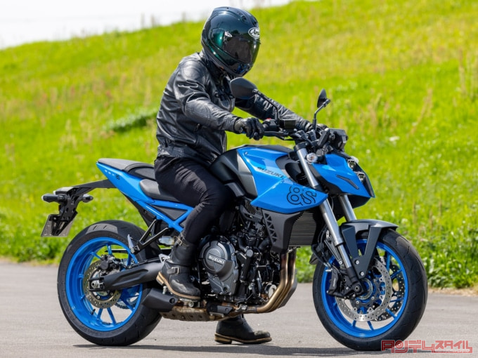 SUZUKI GSX-8S(2023年モデル)乗車姿勢