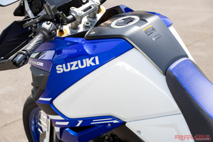 SUZUKI V-STROM1050DE(2023年モデル)タンク