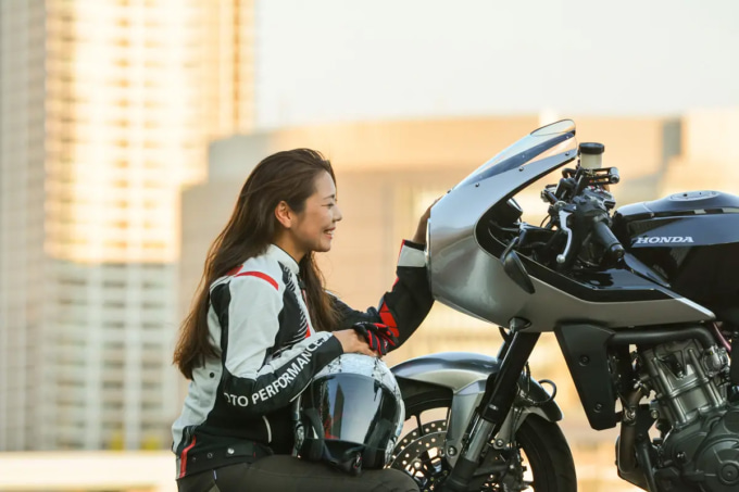 バイクに乗って自分に自信がついた!と語るバイクタレント下川原リサさんの自由なバイクライフ