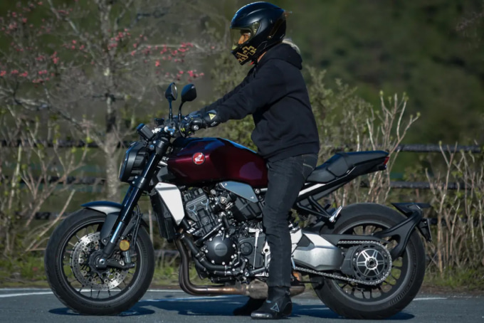 最も乗りやすい大型スポーツバイク?『CB1000R』は生粋のSS乗りも納得のストリートファイター