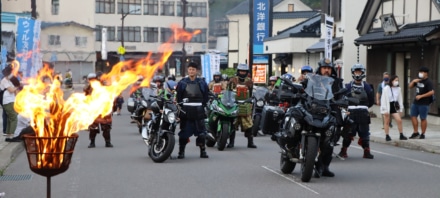 甲冑を着て鉄馬でパレードラン まるで戦国時代にタイムスリップ！？　松前城下時代まつり