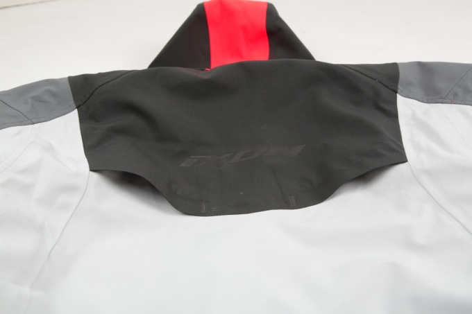 M-BURNING WP A 秋冬オールシーズンジャケット(GREY/BRIGHT RED)