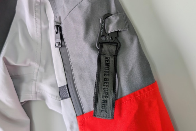 M-BURNING WP A 秋冬オールシーズンジャケット(GREY/BRIGHT RED)
