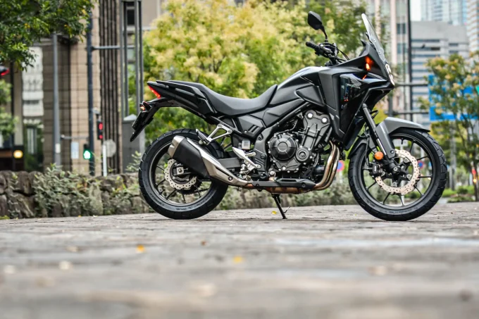『NX400』ってバイク初心者向けなの? 生産終了した『400X』と比較して何が違う?【Honda NX400 ツーリングインプレ・レビュー 前編】