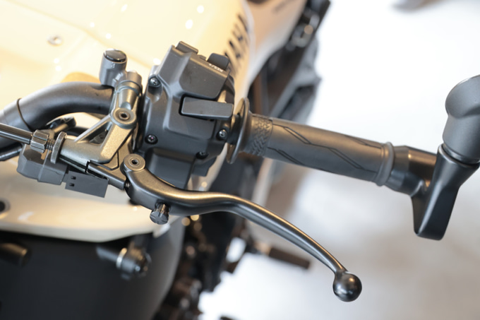 2503新車XSR900_03