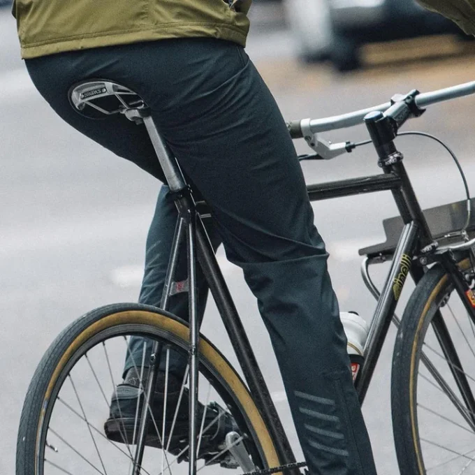 クロームインダストリーズ 東京モーターサイクルショー レディスサポートスクエアに出品 STORM RAIN PANT