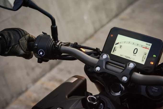 大きなバイクに疲れた元大型ライダーが「Honda E-Clutch」で体感したある異変とは?「バイクの概念が変わりました」