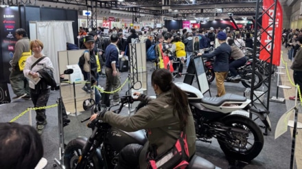 東京モーターサイクルショーで盛況だったレディスサポートスクエア