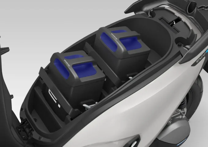 Hondaの新たな電動スクーター『CUV e: 』が登場!走行性能と先進装備が充実!【Honda2025新車ニュース】