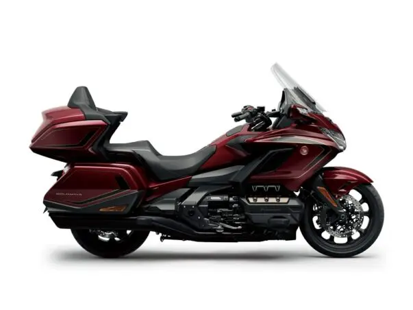 【限定モデル】最上級! 大型ツーリングバイク『Gold Wing Tour(ゴールドウイング ツアー)』が50周年記念の限定仕様でさらにゴージャスに!?【Honda2025新車ニュース】