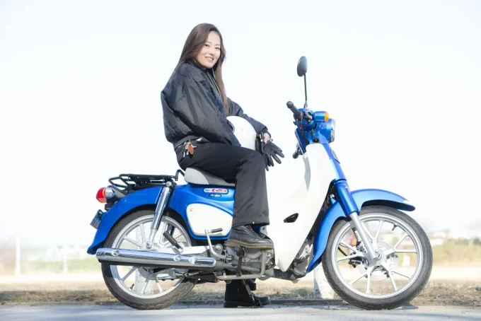 免許取り立ての女性ライダーが「スーパーカブ110」と「リード125(LEAD125)」に乗ってみた感想は都内の普段遣いにベストな選択