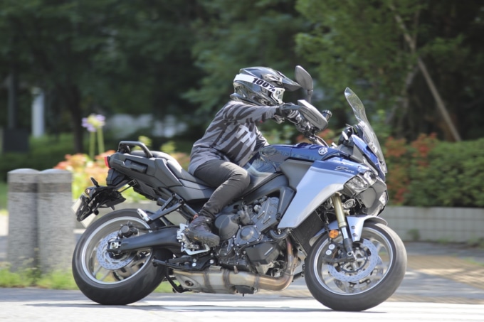 トレーサー9 GT+Y-AMTに試乗|身長155㎝のライダーでも楽しめる、快適装備×自在な走り