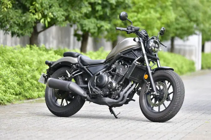 レブル500ってどんなバイク? 燃費や足つき性、装備などを解説します!【ホンダバイク資料室/Honda Rebel 500(2020)】車両全体写真