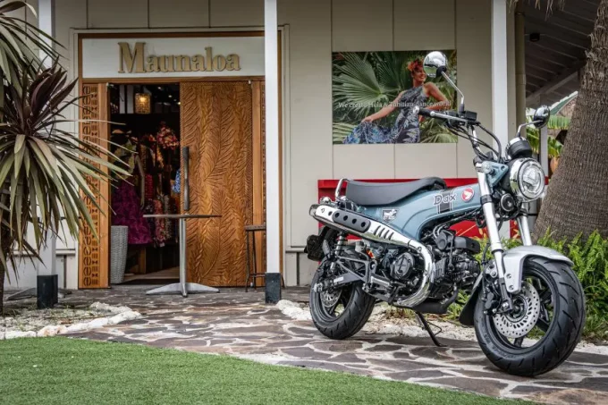 はじめてのバイクにおすすめ! 通勤・通学、二人乗りもOKの遊べる125cc『ダックス125』は初心者の人も安心です!【原付二種で楽しむホンダのバイク! /Honda Dax125 前編】