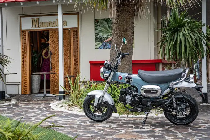 はじめてのバイクにおすすめ! 通勤・通学、二人乗りもOKの遊べる125cc『ダックス125』は初心者の人も安心です!【原付二種で楽しむホンダのバイク! /Honda Dax125 前編】