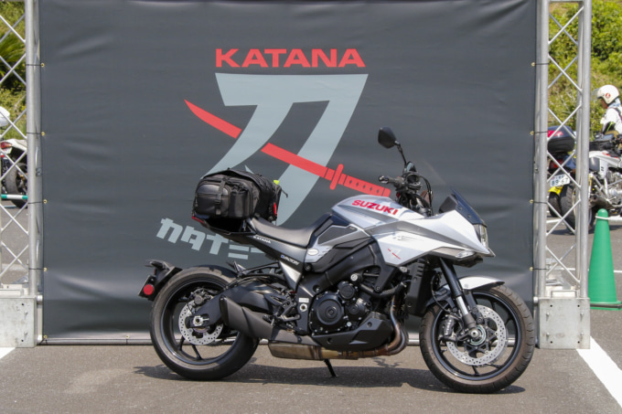 今年もやってくるカタナ乗りの祭典「KATANA Meeting 2025」記念撮影のようす