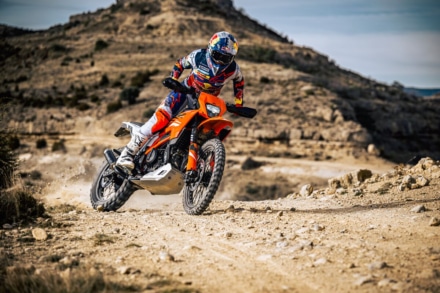 【KTM】ダートランも楽しめる『390 ENDURO R』が登場