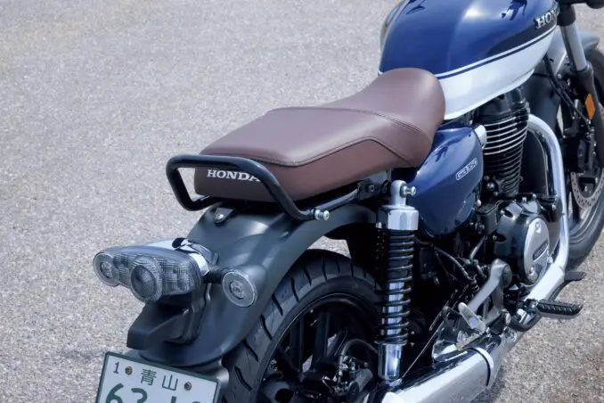 【新型登場】大人気『GB350』と『GB350 S』が大胆に変身! NEWカラーもスゴいけど……メーターやテールランプも「カスタムバイク」みたいになった!?【Honda2025新車ニュース】