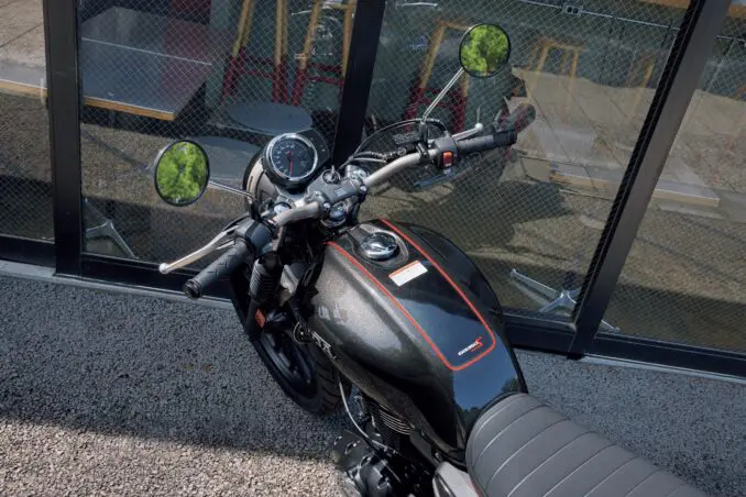 【新型登場】大人気『GB350』と『GB350 S』が大胆に変身! NEWカラーもスゴいけど……メーターやテールランプも「カスタムバイク」みたいになった!?【Honda2025新車ニュース】