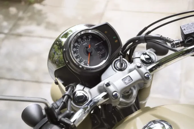 【嘘だろ】2025モデル『GB350 C』が突き抜けカラーに!? これまで以上に「新車で買えるバイク」だと思えなくなって新登場です!【Honda2025新車ニュース】