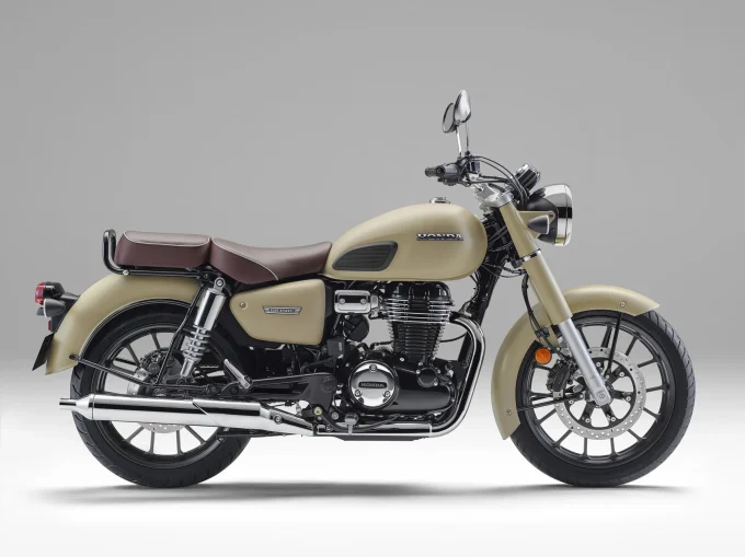 【嘘だろ】2025モデル『GB350 C』が突き抜けカラーに!? これまで以上に「新車で買えるバイク」だと思えなくなって新登場です!【Honda2025新車ニュース】