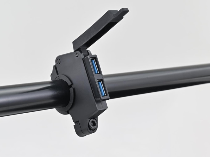 デイトナ バイク専用電源 スレンダーUSB Type-A+Type-A(QC3.0/QC3.0) USBポート部