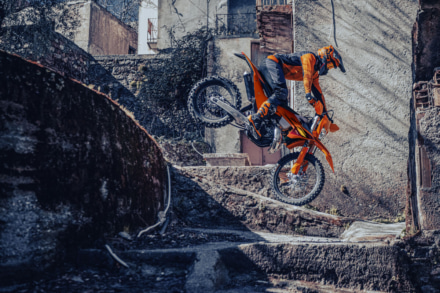 KTM MY2026エンデューロ発表｜2ストはXC-Wへ大転換！　最新ラインナップ全まとめ