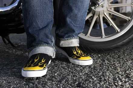 「それ、バイク用なの!?」街で履けるのにライダー向け。話題のシューズが再販決定！