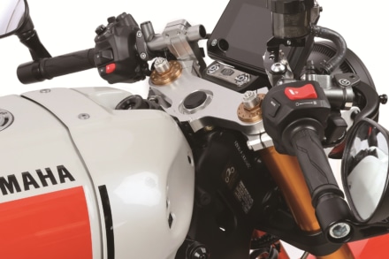XSR900の走りを研ぎ澄ませ！　ネオレトロを本気仕様に変えるセパレートハンドルキット
