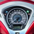 【新車】シート下スペース約37Lでスマートキー&USBソケットも標準装備! 125ccスクーター『LEAD 125(リード125)』がニューカラー2色追加で新発売!【Honda2025新車ニュース】
