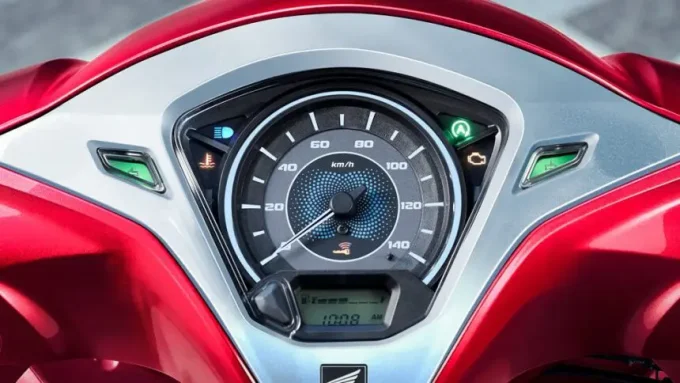 【新車】シート下スペース約37Lでスマートキー&USBソケットも標準装備! 125ccスクーター『LEAD 125(リード125)』がニューカラー2色追加で新発売!【Honda2025新車ニュース】